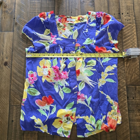 NWT Floral Shirt - Perfect For Summer - Picture 2 of 5